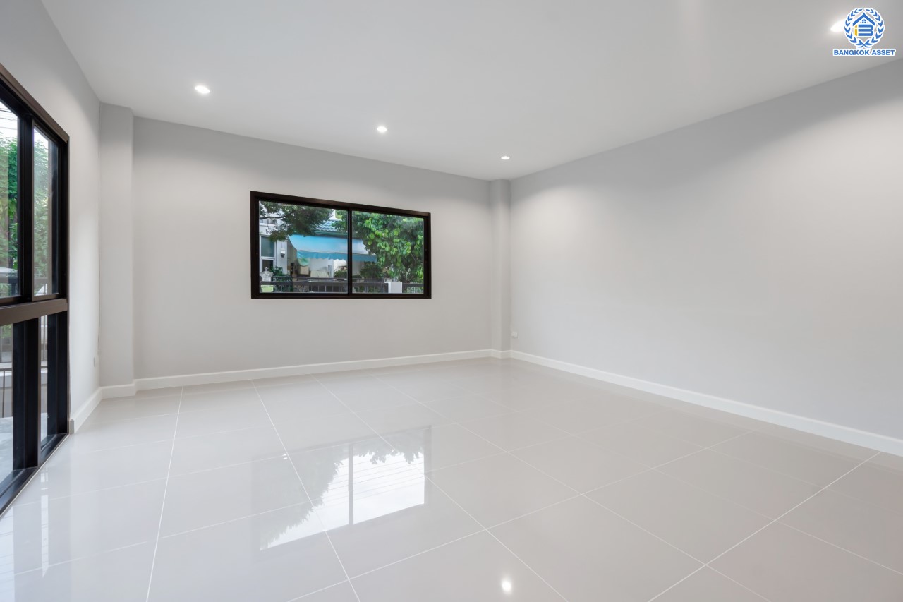 บ้านมือสองตกแต่งใหม่ แบรนด์ Property Perfect ม.มณีรินทร์ รัตนาธิเบศร์-ท่าอิฐ เนื้อที่ 54 ตร.ว. ฟังก์ชัน 3 ห้องนอน 2 ห้องน้ำ 2 ห้องอเนกประสงค์ พร้อมจอดรถได้ 2 คัน บนทำเลศักยภาพ ใกล้ทางด่วน "งามวงศ์วาน" และเพียง 10 นาที ถึงรถไฟฟ้า "สถานีบางรักน้อยท่าอิฐ"...